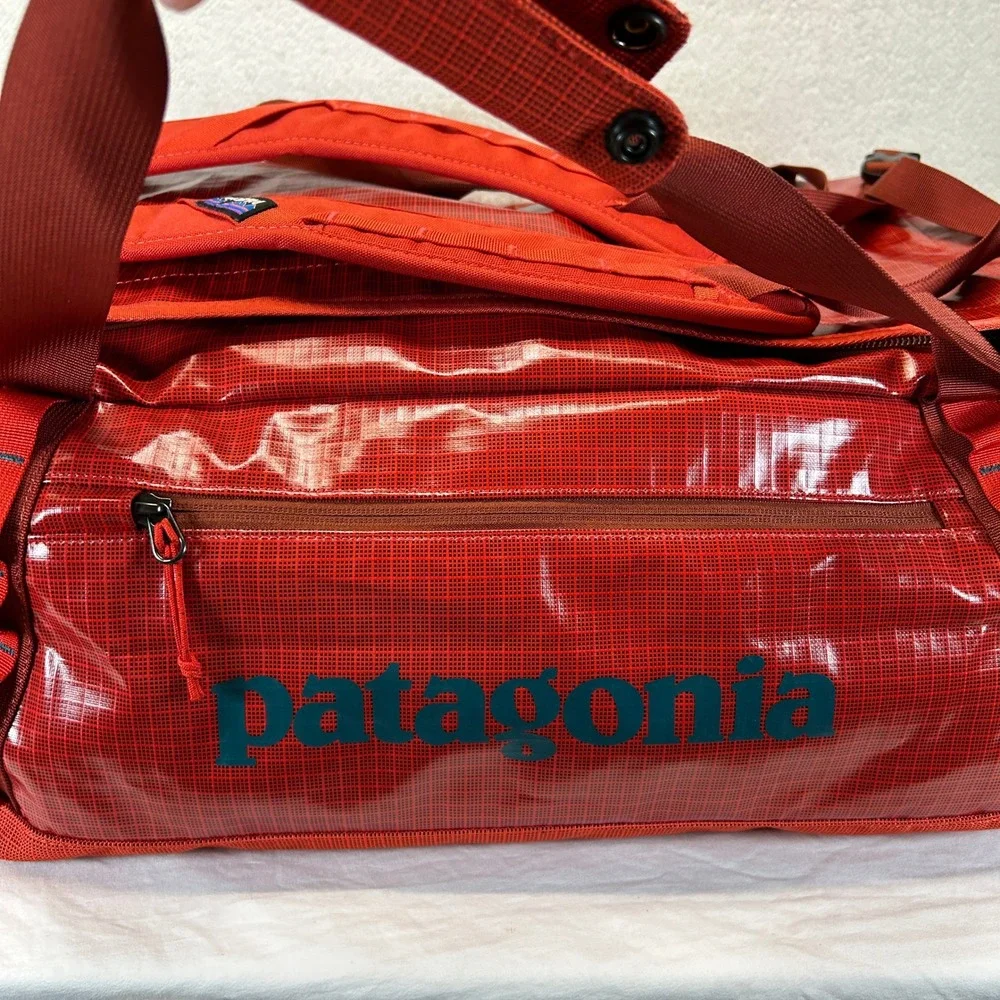 Patagonia Black Hole Duffel 55L Red Travel Bag Backpack Straps 49342 Rare